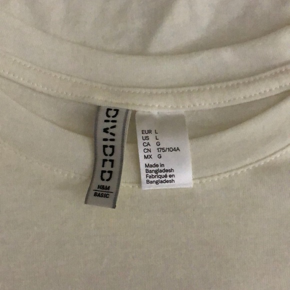 ✌🏽H&M Divided Basic Tee - Picture 2 of 4